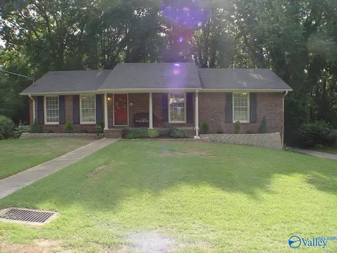 8512 Hickory Hill Ln, Huntsville, AL 35802