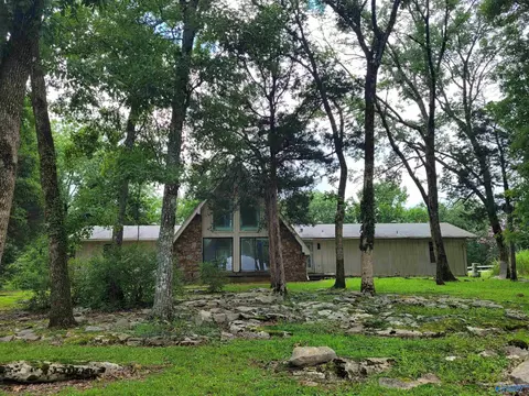 2209 Apache Dr, Huntsville, AL 35810