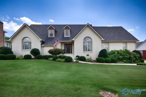 1304 Old Carriage Ln, Huntsville, AL 35802