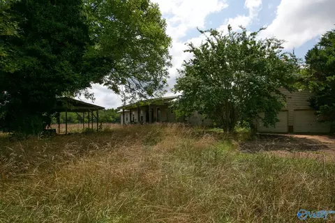 1 Yancy Lamb Dr, New Market, AL 35761