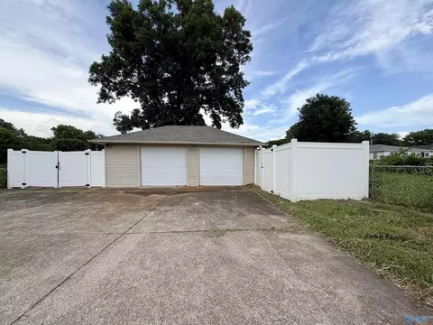 Exterior - 817 SE 16th St, Sheffield, AL 35660 photo 11 of 11