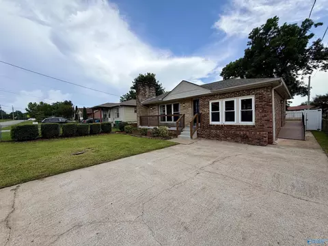 Exterior - 817 SE 16th St, Sheffield, AL 35660 photo 2 of 11