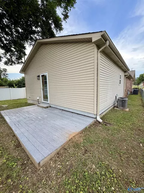 Exterior - 817 SE 16th St, Sheffield, AL 35660 photo 8 of 11