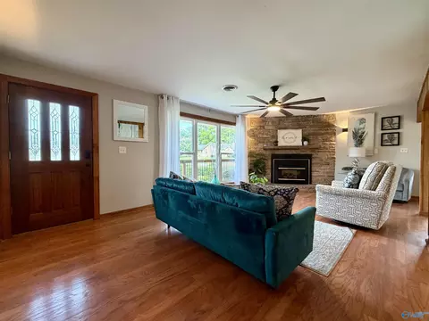 Entry Way - 817 SE 16th St, Sheffield, AL 35660 photo 1 of 6