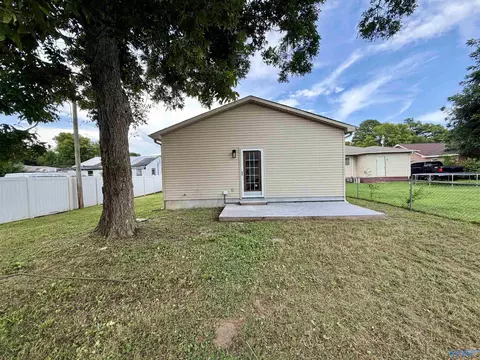 Exterior - 817 SE 16th St, Sheffield, AL 35660 photo 7 of 11