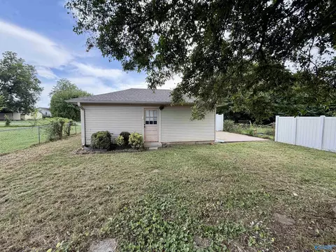 Exterior - 817 SE 16th St, Sheffield, AL 35660 photo 10 of 11