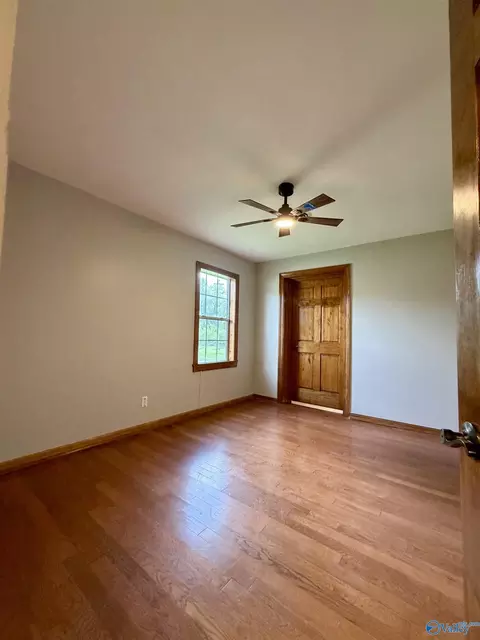 Bedroom - 817 SE 16th St, Sheffield, AL 35660 photo 2 of 4
