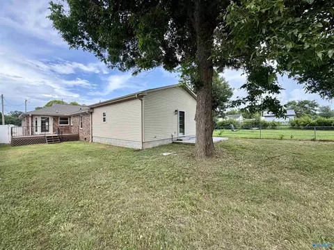 Exterior - 817 SE 16th St, Sheffield, AL 35660 photo 6 of 11
