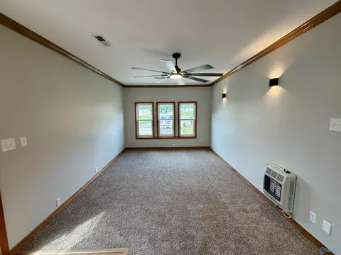 Living - 817 SE 16th St, Sheffield, AL 35660 photo 3 of 4