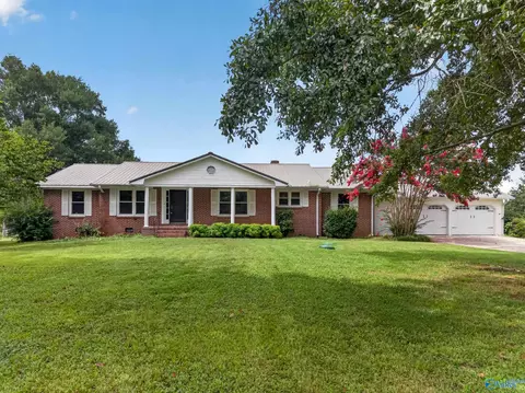 5572 Section Line Rd, Albertville, AL 35950