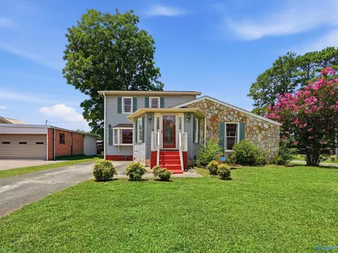 211 13th Ave, Decatur, AL 35601