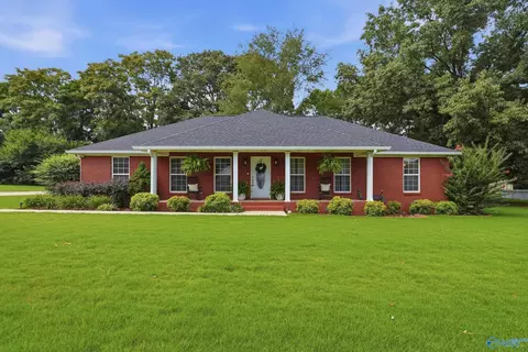 89 Oakview Dr, Rogersville, AL 35652