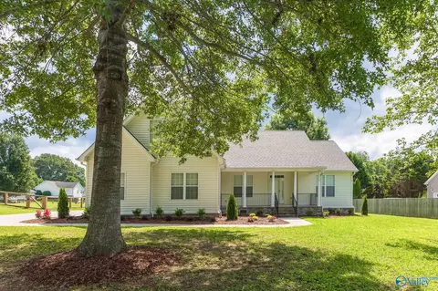 2526 Dug Hill Rd, Brownsboro, AL 35741