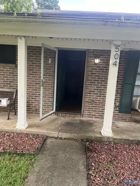 504 SW Hay Dr, Decatur, AL 35603
