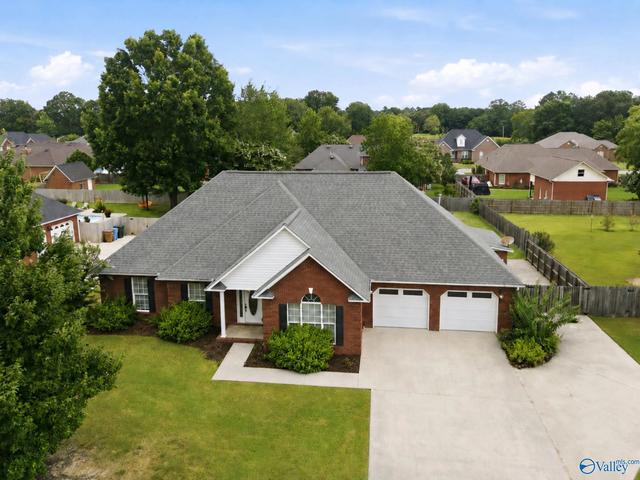 521 Katina Ln, Hartselle, AL 35640