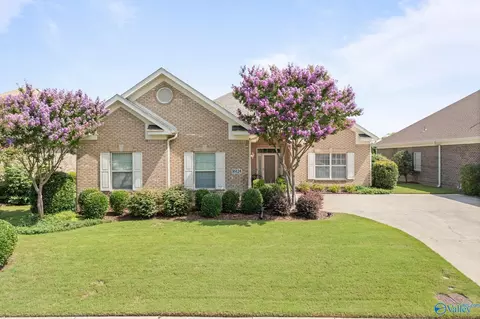 16124 Shropshire Dr, Huntsville, AL 35803