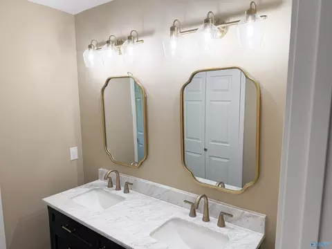 Bath - 210 Frances Ln, Hayden, AL 35079 photo 6 of 13