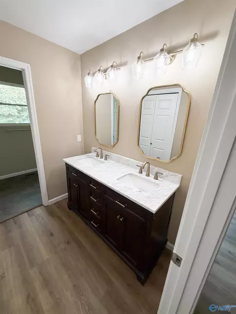 Bath - 210 Frances Ln, Hayden, AL 35079 photo 7 of 13