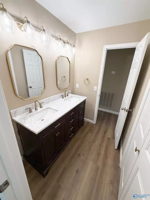 Bath - 210 Frances Ln, Hayden, AL 35079 photo 5 of 13
