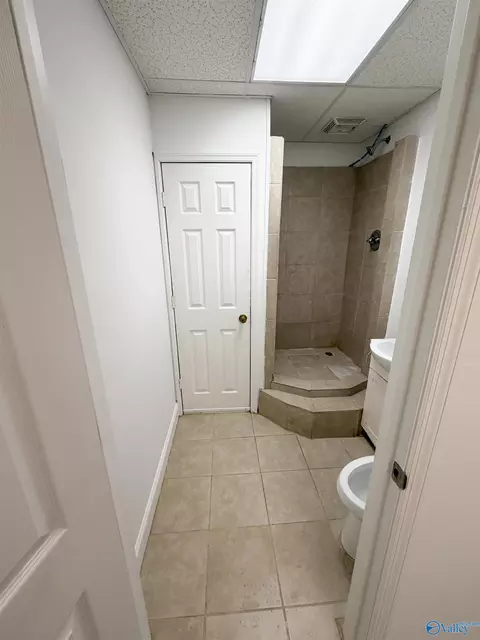 Bath - 210 Frances Ln, Hayden, AL 35079 photo 3 of 13