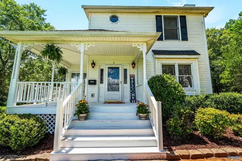 1900 Butler Rd, New Market, AL 35761