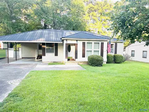 1925 Noccalula Rd, Gadsden, AL 35904