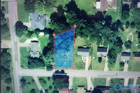 3640 Greenbriar Dr, Huntsville, AL 35810