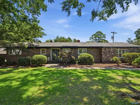 2210 Meadowbrook Rd, Decatur, AL 35601