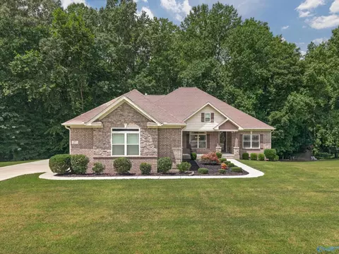 27 Windridge Dr, Fayetteville, TN 37334