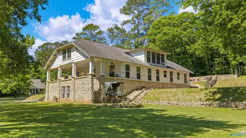 53 School St, Valley Head, AL 35989
