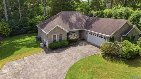 9007 Edgehill Dr, Huntsville, AL 35802
