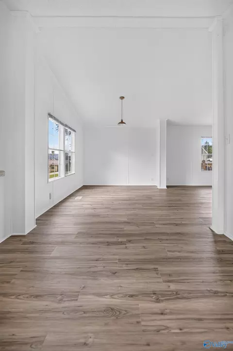 Living - 33 Ted St, Ohatchee, AL 36271 photo 5 of 7