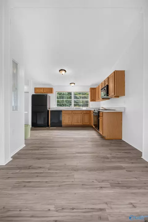 Kitchen - 33 Ted St, Ohatchee, AL 36271 photo 1 of 4
