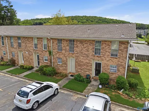 199 Marinawoods Dr, Huntsville, AL 35803