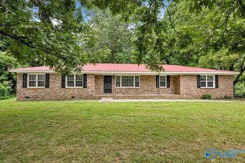 601 Milligan Rd, Falkville, AL 35622