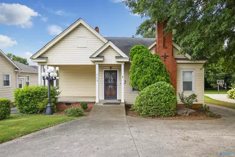 713 Blount Ave, Guntersville, AL 35976