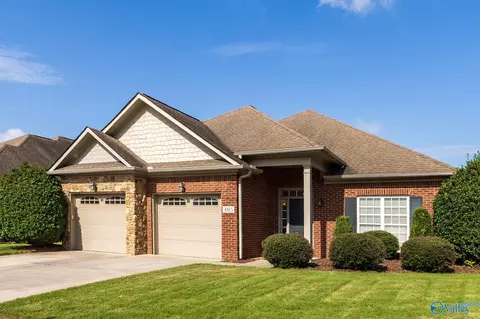 405 E Mossyleaf Dr, Huntsville, AL 35824