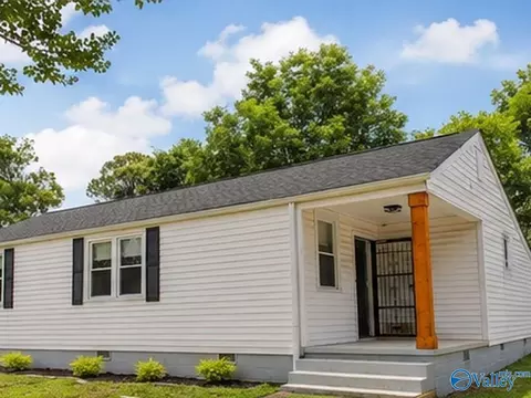 1004 Peck Rd, Huntsville, AL 35801