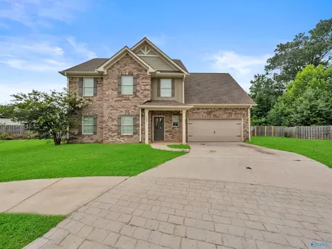 7033 Southgate Dr, Owens Cross Roads, AL 35763