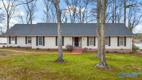 105 Hudgins Dr, Albertville, AL 35951