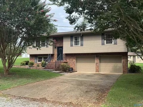 1206 Wildwood Dr, Scottsboro, AL 35769
