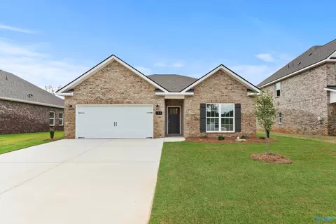 212 Cave Lk, Owens Cross Roads, AL 35763