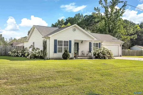 138 Rolling Meadows Rd, Hartselle, AL 35640