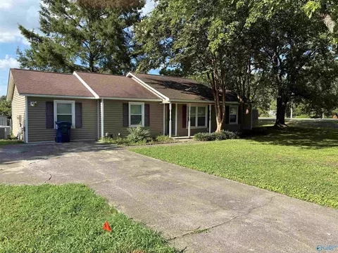 1505 Savannah Ct, Huntsville, AL 35803