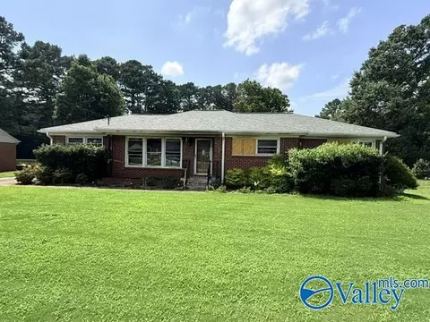 4211 Lakeview Dr, Huntsville, AL 35810