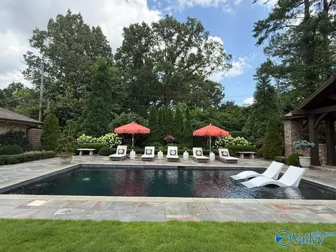 2010 Woodmont Dr, Decatur, AL 35601