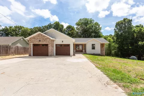 402 Havenwood Ln, Rainbow City, AL 35906