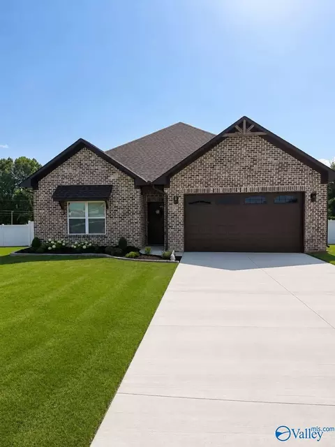 310 Krimson Cir, Albertville, AL 35951