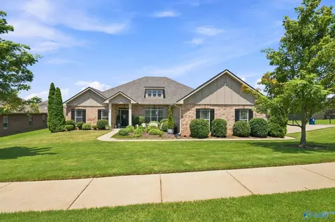 12 Nutcracker Ln, Huntsville, AL 35824