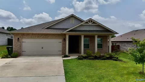 230 Poplar Hollow Dr, Harvest, AL 35749